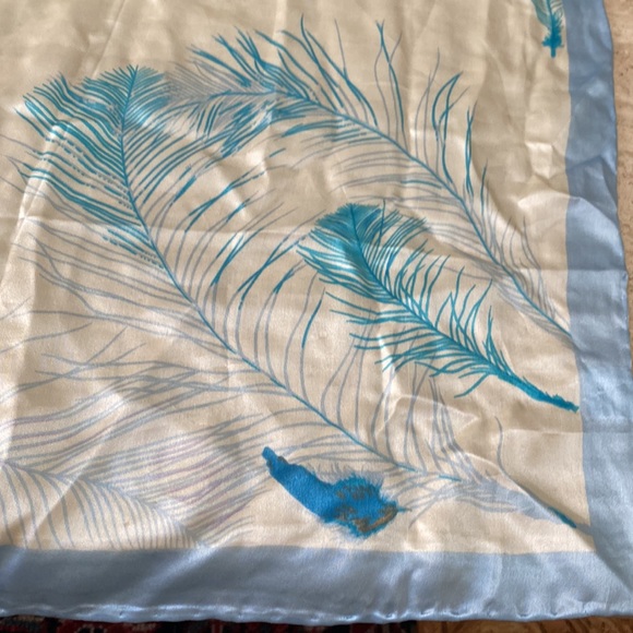 SILK SCARF BIRD FEATURES light blue with cream white hand hemmed rolled 42”x43” - Picture 4 of 16